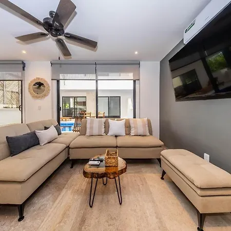 Luxury Stay Private Pool And Movie Theater Retreat